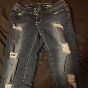 Women’s ripped skinny jeans